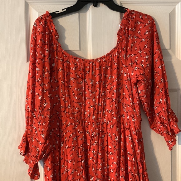 Red floral dress. Size small. Runs a little big due to smocking on the front. - Picture 5 of 6